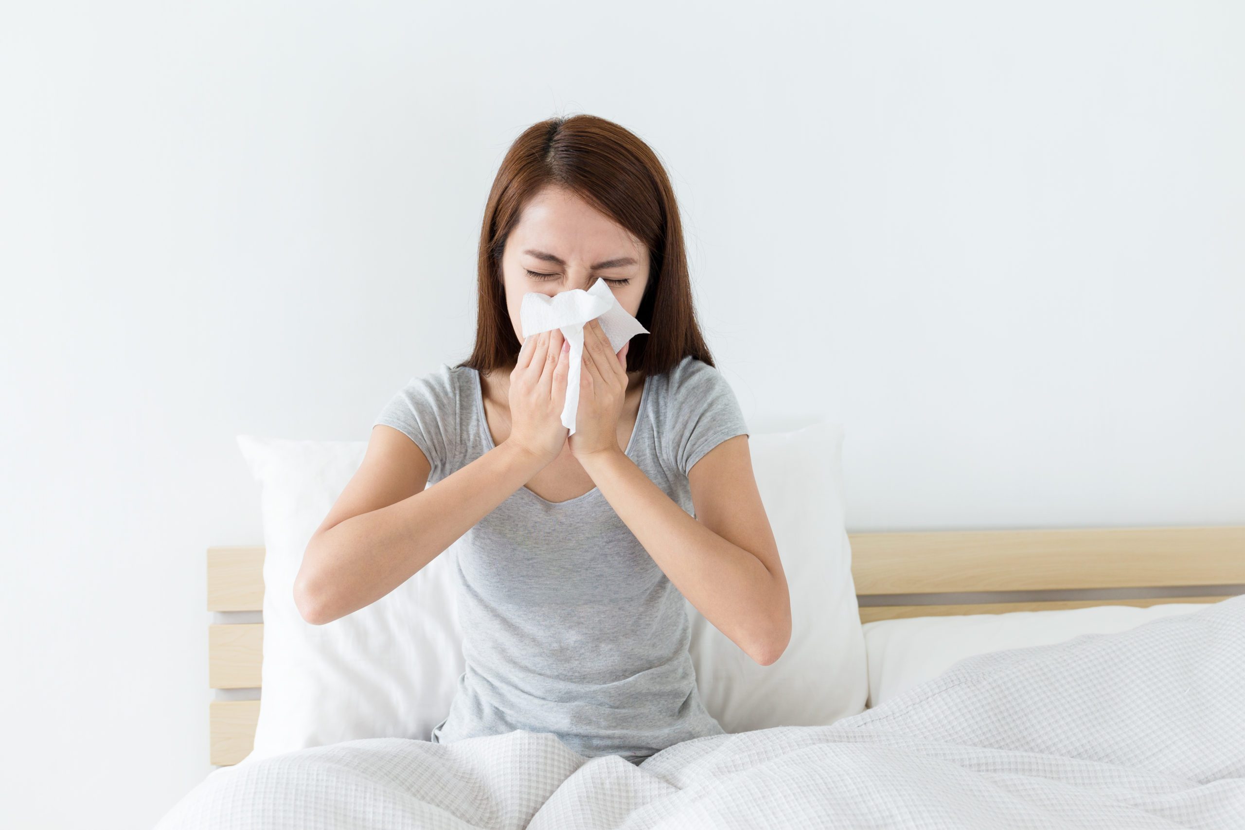 young woman sneeze on bed 2021 04 06 04 20 37 utc scaled young woman sneeze on bed 2021 04 06 04 20 37 utc scaled